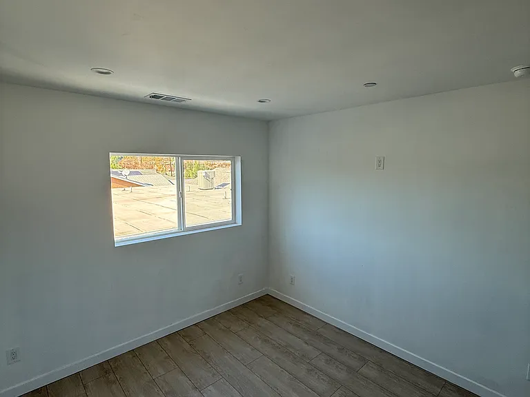 22026 Saticoy St #1/2 — Photo 13