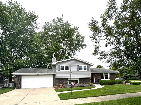 508 Willow Ln, Beecher, IL 60401