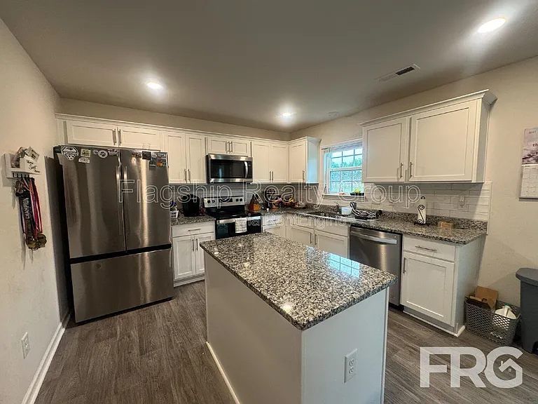 1028 Riverstone Dr — Photo 11