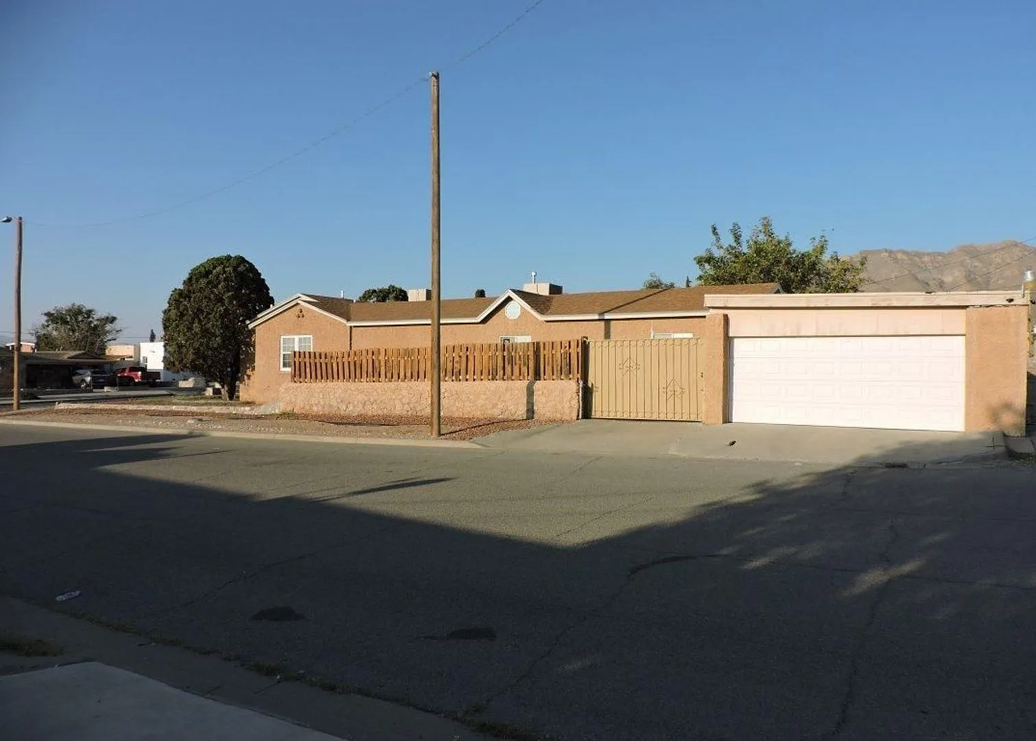 Spacious 3bed 2bath with Large Backyard! — Photo 3