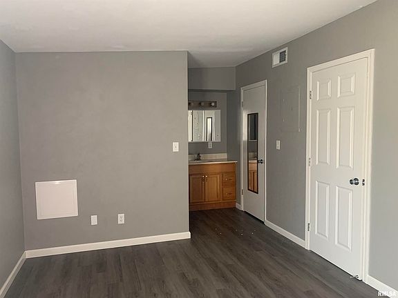 5th image of 6831 N Frostwood Pkwy #21