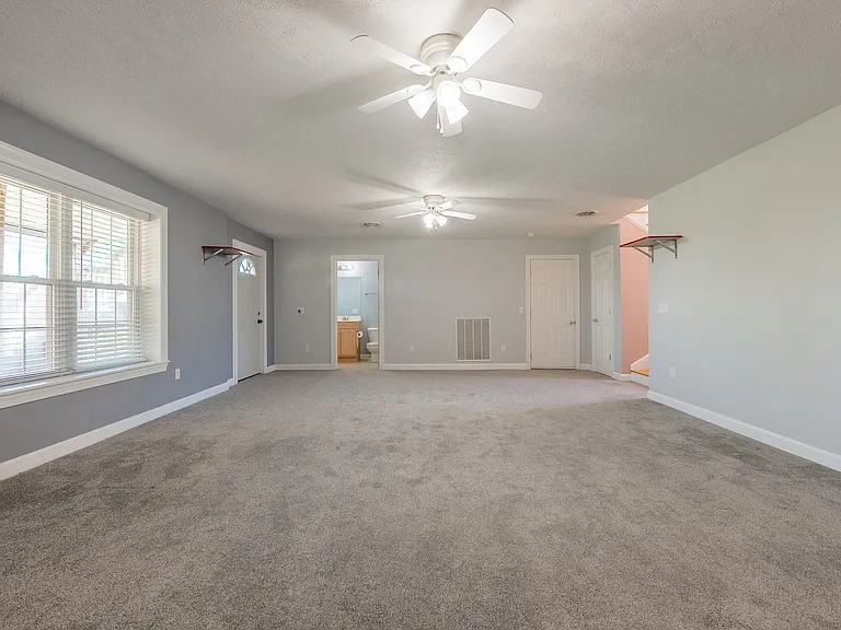 1701 Stratford View Dr — Photo 50