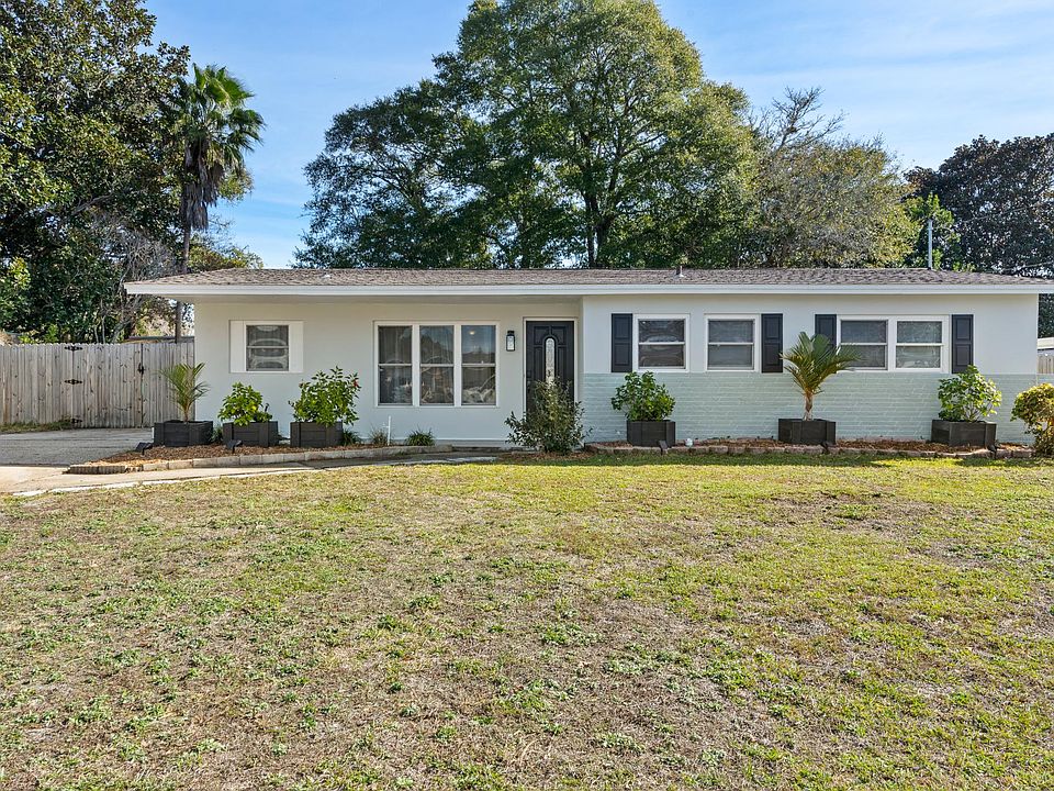 1st image of 220 Lee Dr