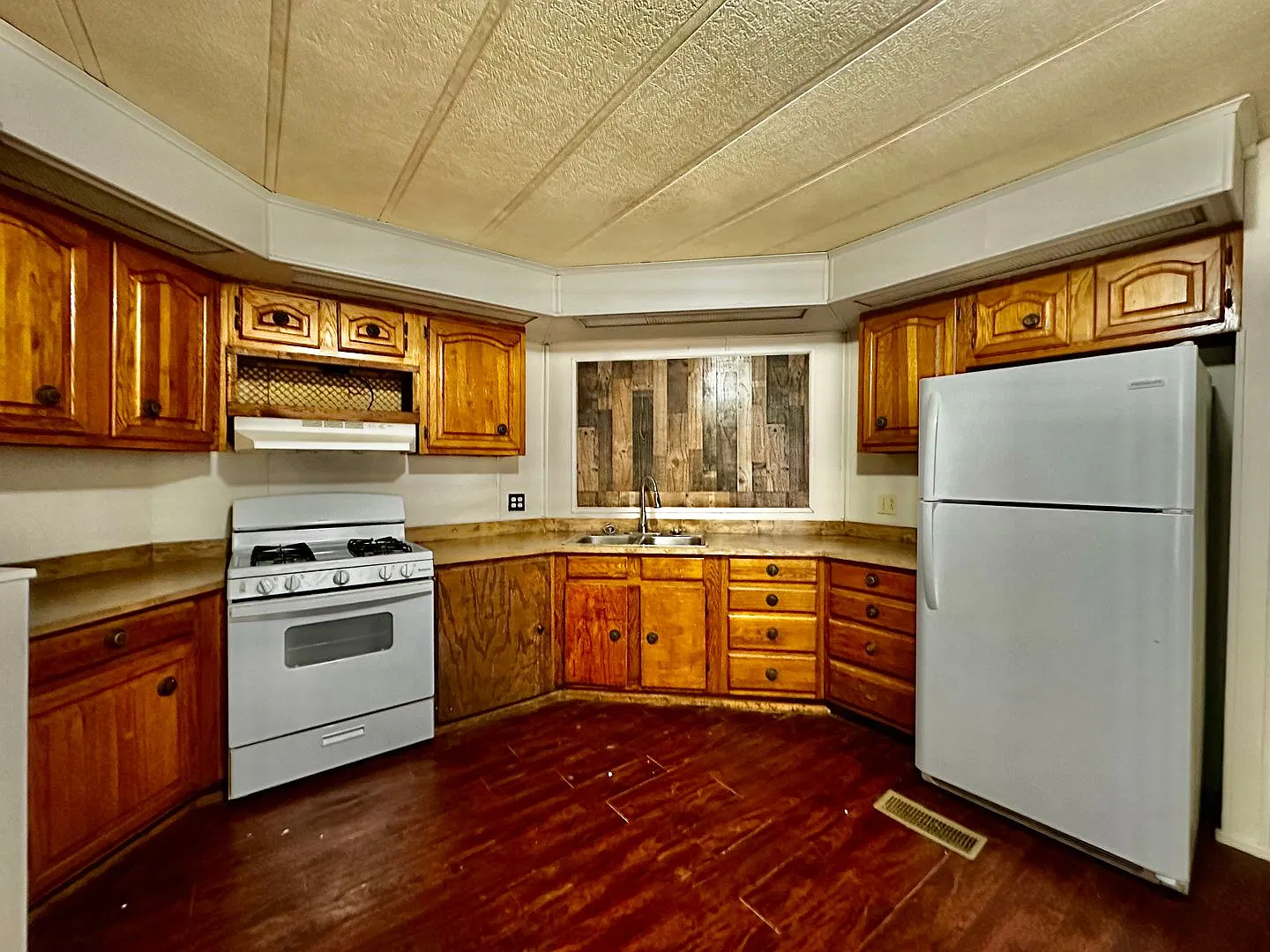 3/3 Mobile Home — Photo 3