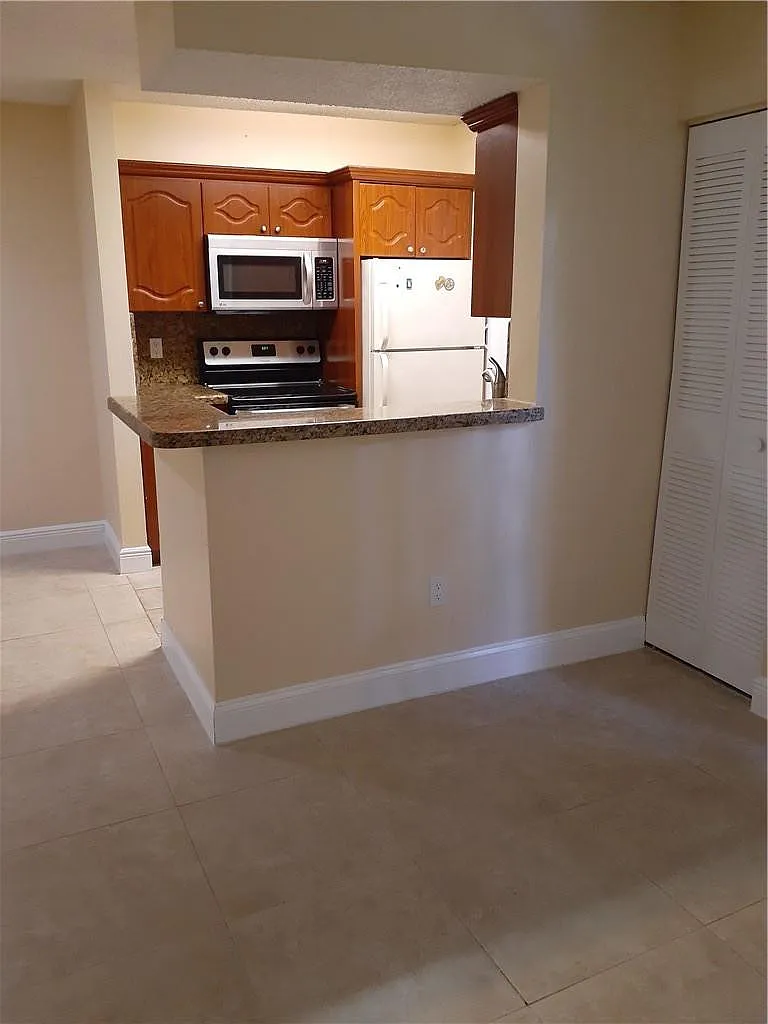 2 bed, 1.0 bath, 903 sqft, $1,850 — Photo 3