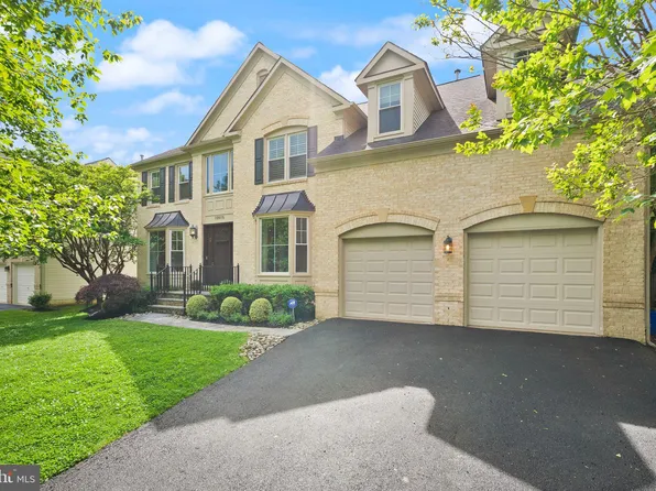 10915 Lamplighter Ln, Potomac, MD 20854