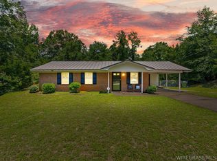141 Honeysuckle Ln, Ozark, AL 36360
