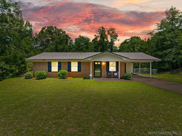 141 Honeysuckle Ln, Ozark, AL 36360