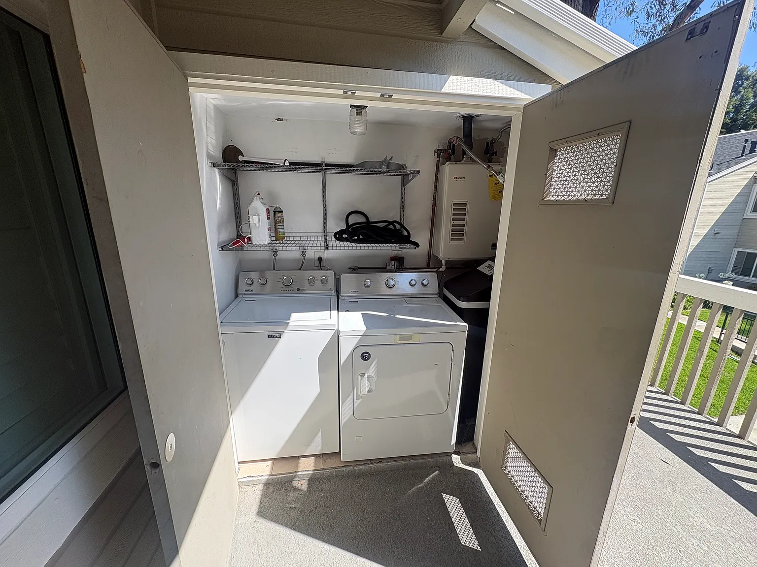 2 bed, 952 sqft, $3,200 — Photo 4