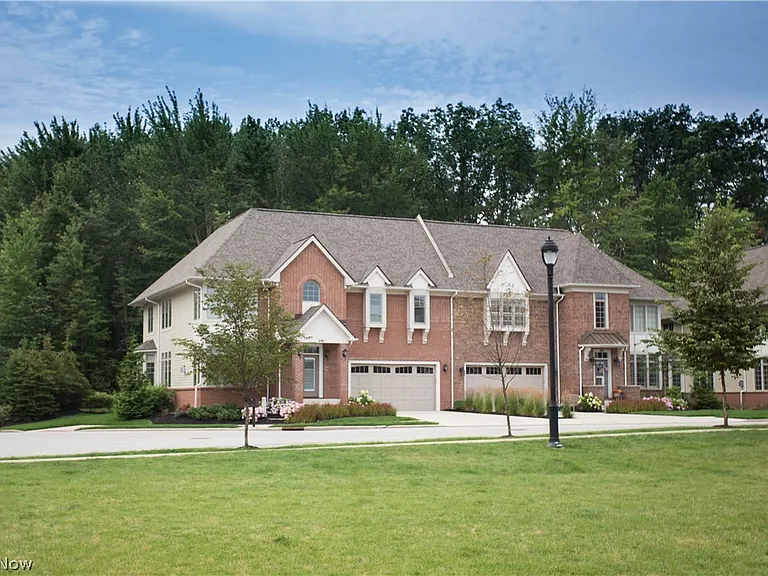 216 Ashbourne Dr — Photo 30