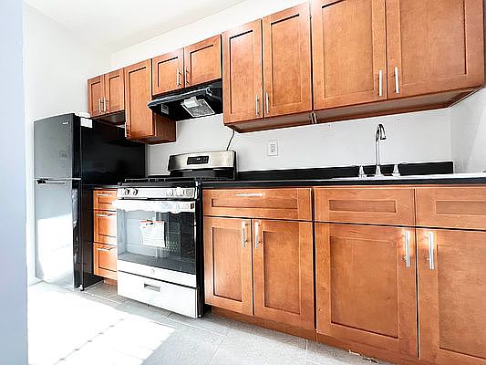 2nd image of 77 Cooper St Unit 6B