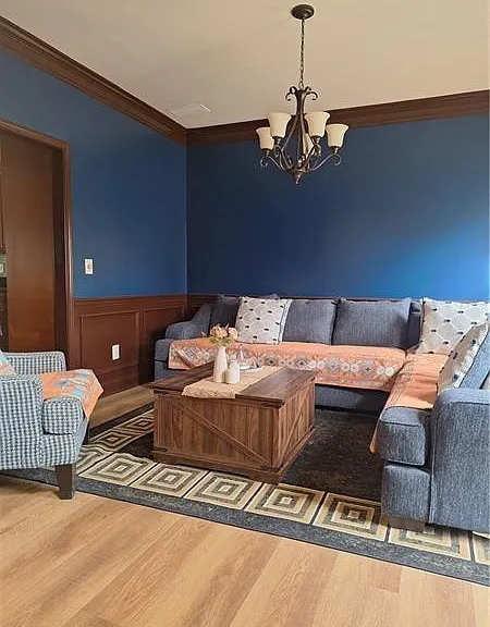 100 Sunvalley Dr — Photo 2