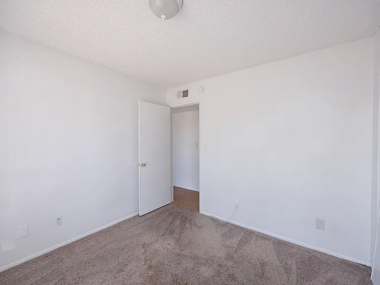 1826 W Behrend Dr — Photo 19