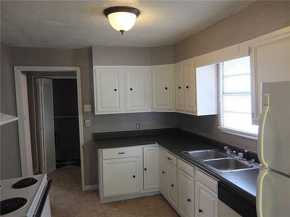 4th image of 309 Oleander Ave