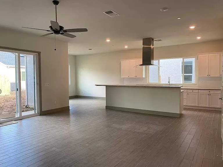 2467 Valverde Dr — Photo 9
