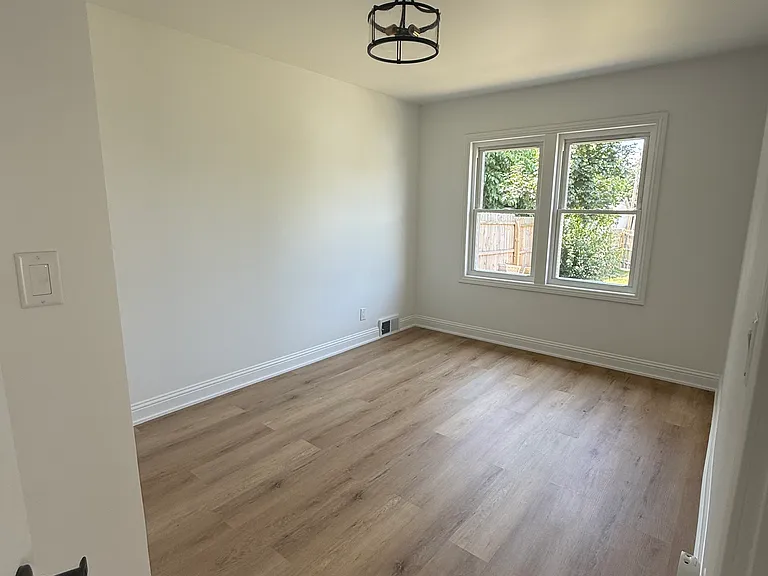 526 Ledochowski St — Photo 16