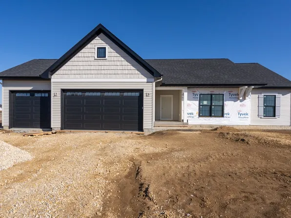 11 Viola Dr, Le Claire, IA 52753