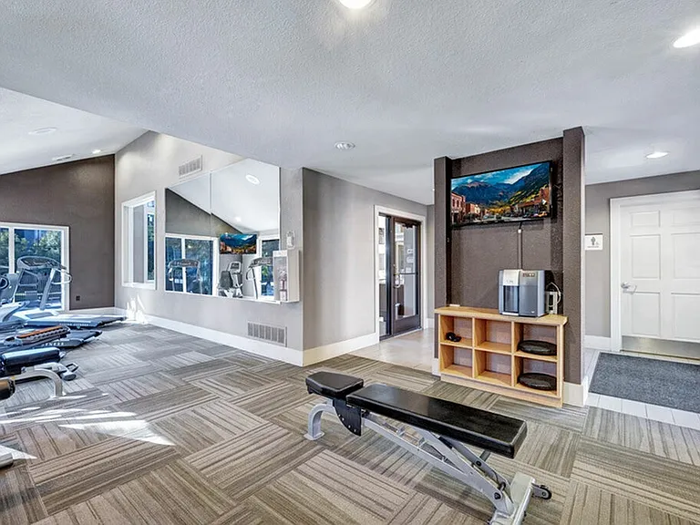 Summit Riverside Apartments — Photo 43