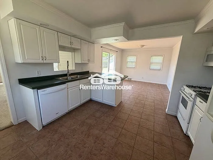 4 bed, 2.0 bath, 1397 sqft, $2,395 — Photo 3
