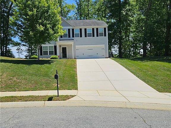 3rd image of 310 Askin Ln