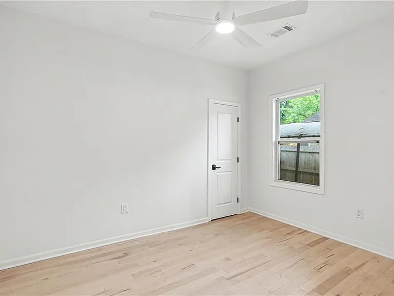 827 Elbert St SW — Photo 14