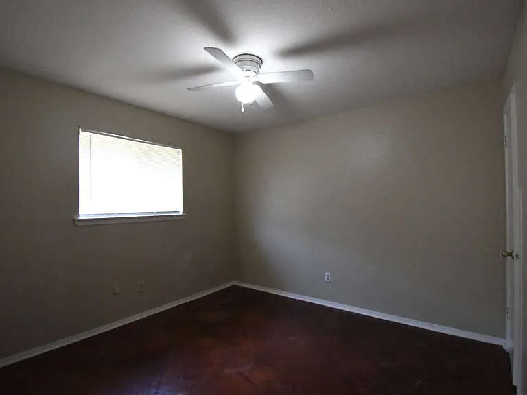 102 Parklane Dr — Photo 14