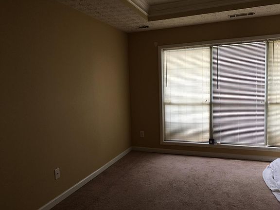 4th image of 2930 Camelot Woods Dr