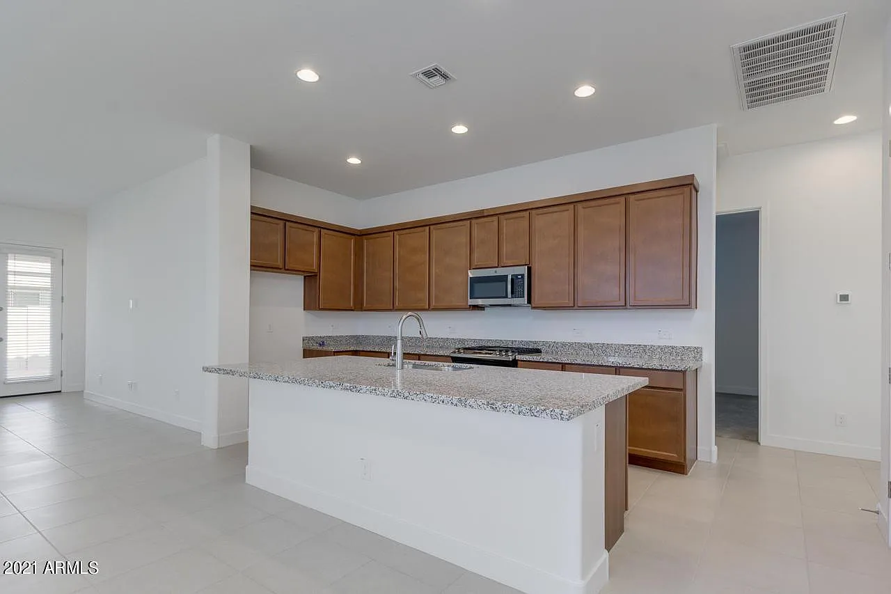 4 bed, 2.0 bath, 2188 sqft, $2,199 — Photo 4