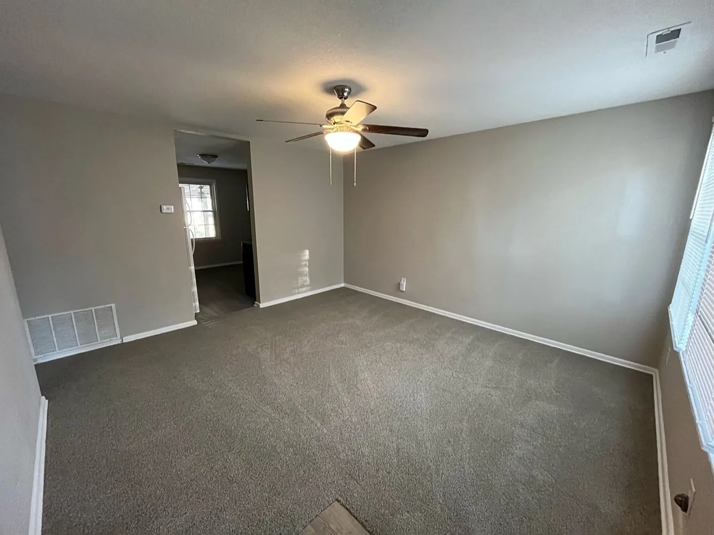 2 Bed/1 Bath with Garage in South Wichita! — Photo 2