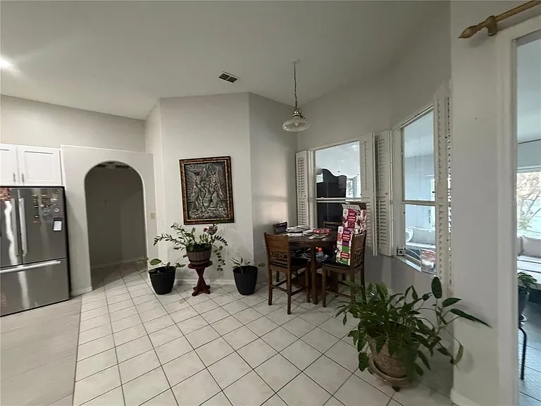 2618 Hawthorne Ln — Photo 5
