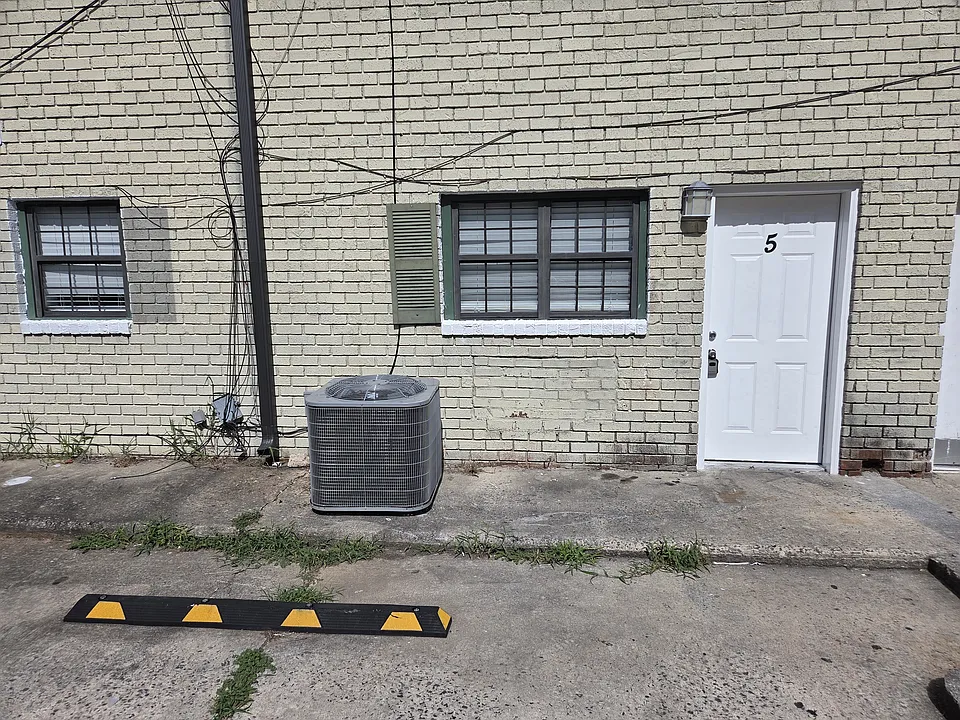 900 Vernon Ave #5