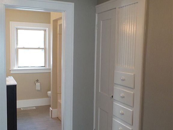 5th image of 1132 W Lexington Ave