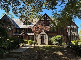 63 Somerset Dr S, Great Neck, NY 11020