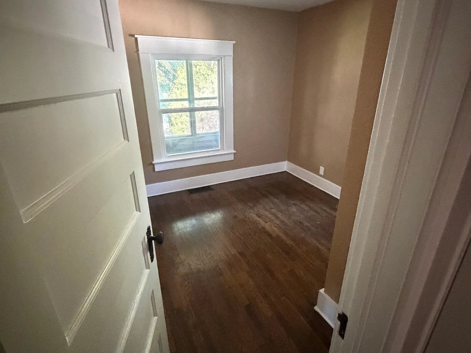 4 bed, 1000 sqft, $2,100 — Photo 4