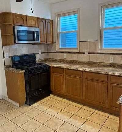 3rd image of 160 Van Nostrand Ave APT 2