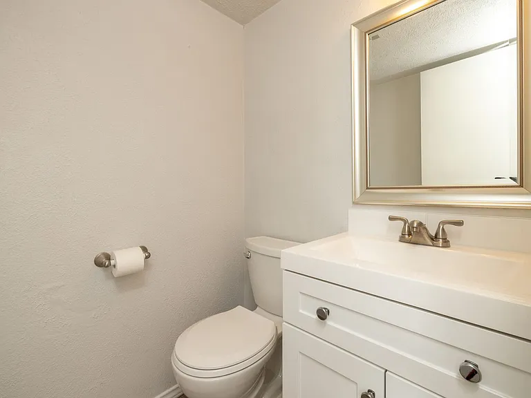 2438 N Graham Dr — Photo 12