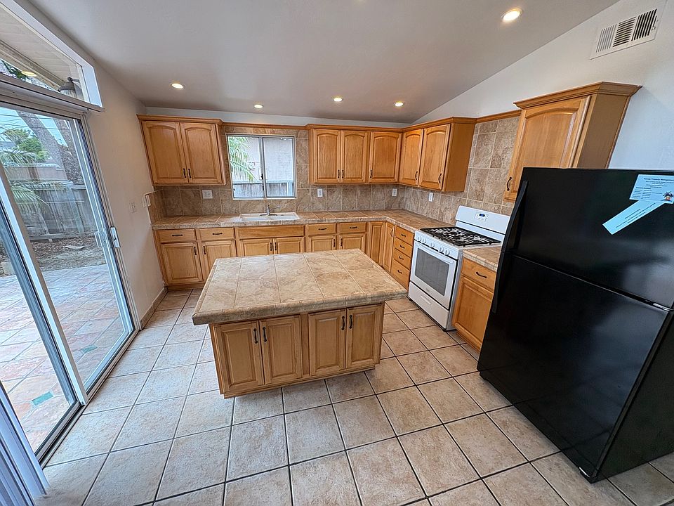 1st image of 6664 Pasado Rd
