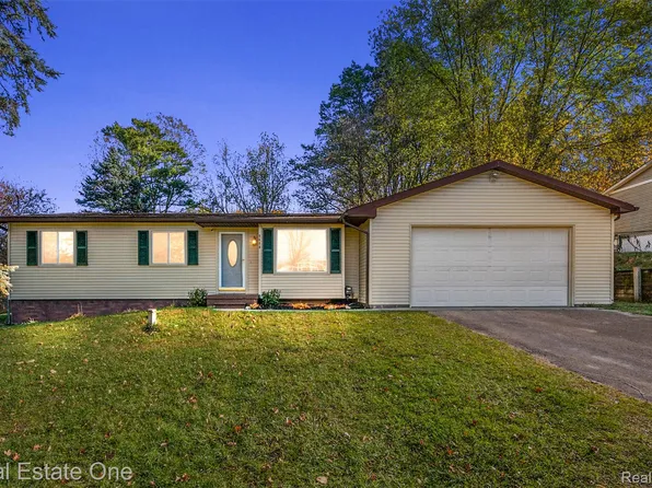 9600 Yale Ave, Clarkston, MI 48348