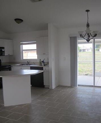 3rd image of 1012 NE 13th St