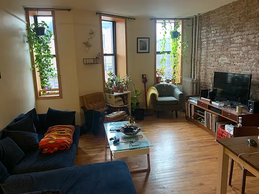 Rented by American Way Real Estate Inc | media 20