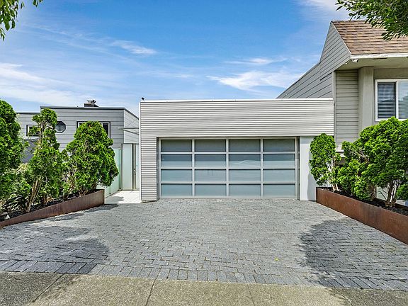 2nd image of 862 Pacheco St