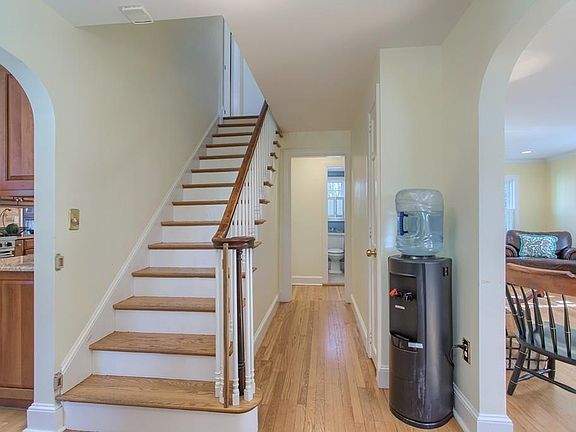 3rd image of 55 Jefferson St