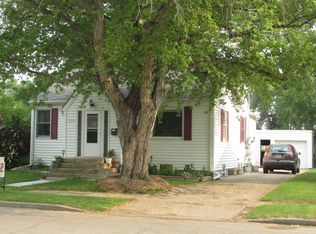 128 9th St SE, Rugby, ND 58368