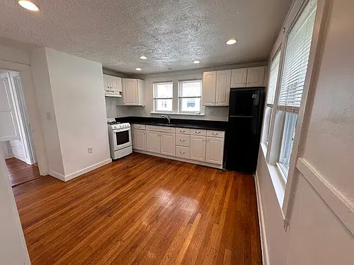 48 Lawn Ave Photo 1