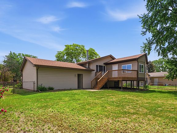 4th image of 8009 Vincent Cir N