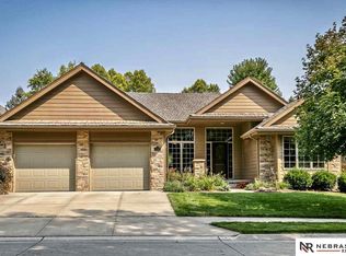 1303 S 190th Plz, Omaha, NE 68130