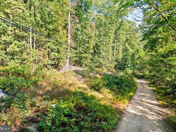 300 Short Mountain Ln, Hedgesville, WV 25427