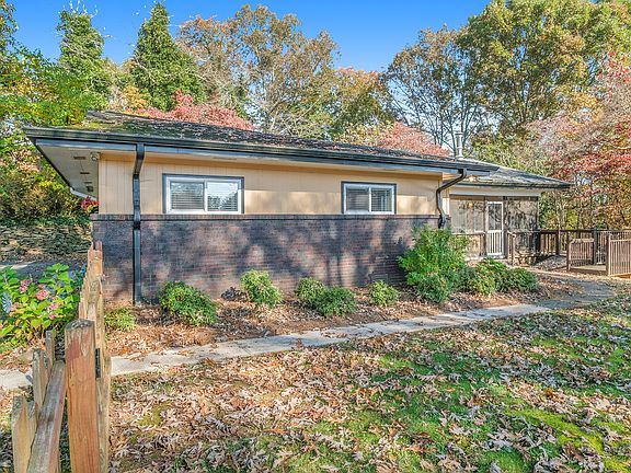 2nd image of 596 Hillcrest Dr