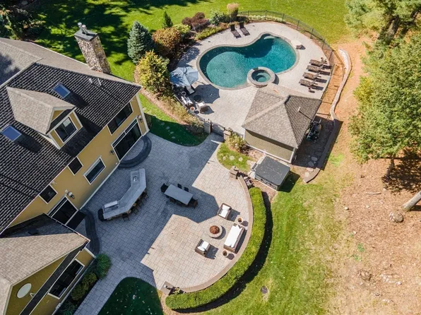 94 Elm St, Medfield, MA 02052