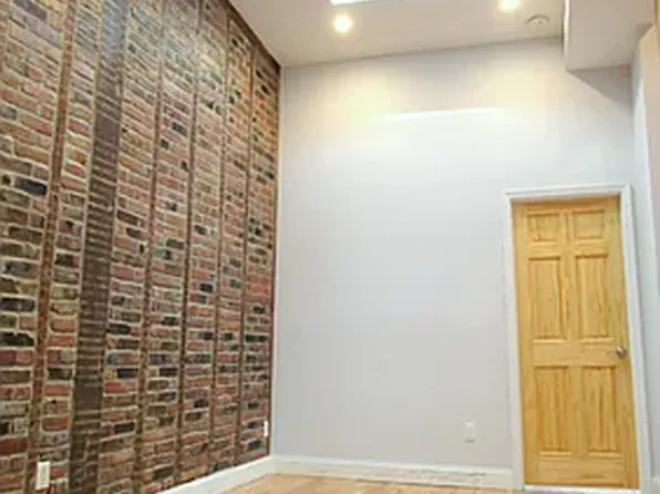 197 Nassau Avenue image 6 of 14